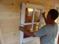 Что нужно знать про установку окна в деревянных домах